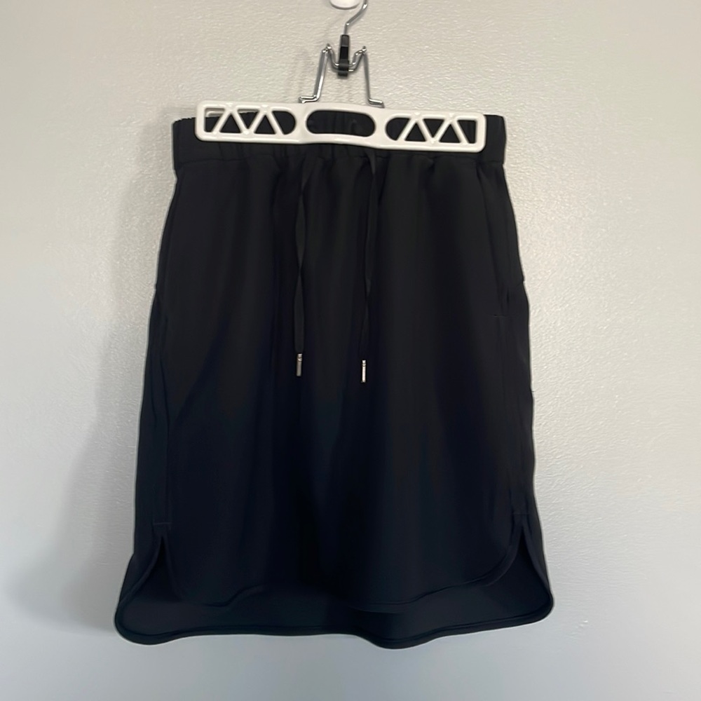 lululemon size 6 black skirt